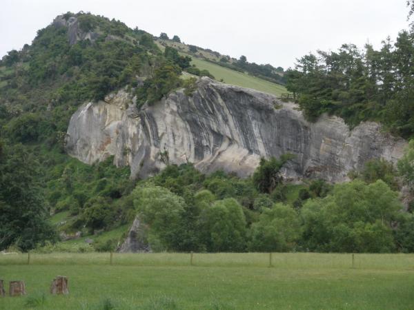 15 minutes inland from Temuka you get some serious geology in the Kakahu Valley
